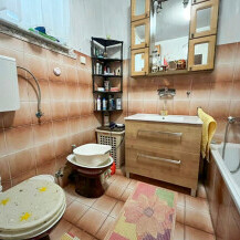Policajka Sanja iz Slavonskog Broda za svega 80 eura renovirala je svoju staru kupaonicu
