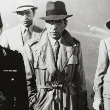 Humphrey Bogart u Burberryjevu baloneru u filmu Casablanca