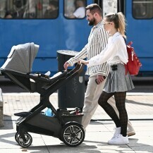 Matija i Miriam Cvek u šetnji gradom