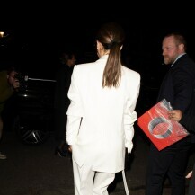 Victoria Beckham u bijelom odijelu