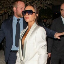 Victoria Beckham u bijelom odijelu