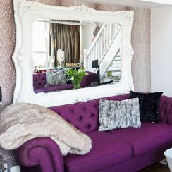 Dnevna soba s ogledalom