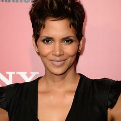 Halle Berry (2003.)