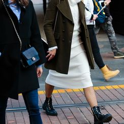Street style dame u gležnjačama koje su obilježile sezonu