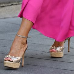 Ulična moda u Zagrebu u ružičastoj haljini i vrtoglavim štiklama - 2
