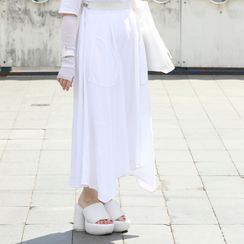 Mirela Holy na zagrebačkoj špici