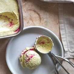 Sladoled od pistacije i maline