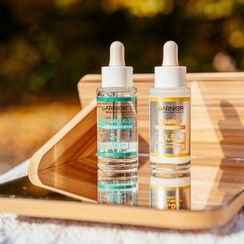 Garnier Skin Naturals Hyaluronic Aloe serum i Garnier Skin Naturals Vitamin C serum