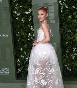 Ariana Grande - 7