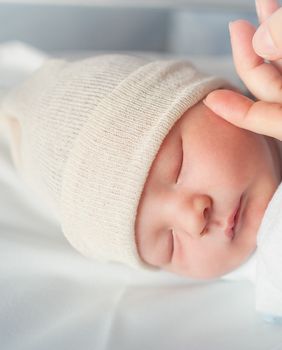 Odjeća od organskog pamuka ističe se kao najbolji odabir za novorođene bebe