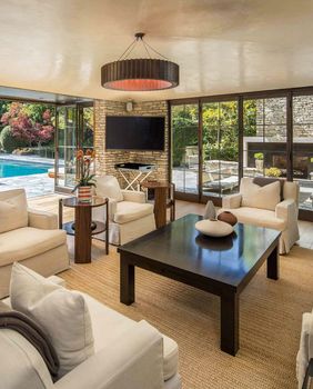 Vila u kojoj su živjeli Jennifer Aniston i Brad Pitt prodaje se za 56 milijuna dolara - 1