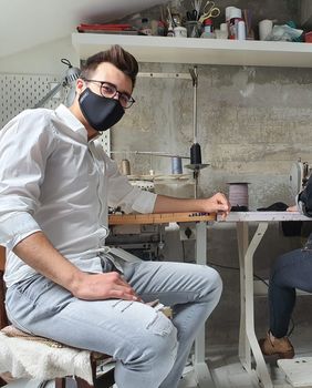 Dizajnerica Jasmina Arnautović bacila se na proizvodnju maskica