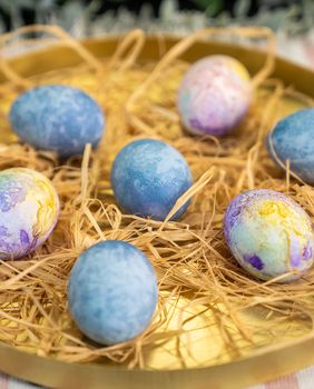 Bojenje jaja krep-papirom