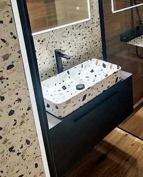 Gabrijela Vidaković iz Siska uredila je svoju kupaonicu u kombinaciji terrazzo pločica i drveta - 6