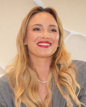 Donna Vekić u maloj crnoj haljini i štiklama - 8