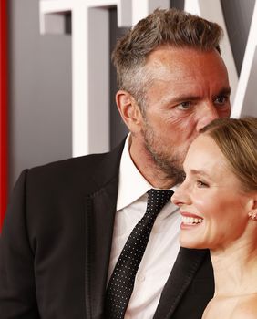 Dax Shepard često nosi tenisice na crveni tepih - 8