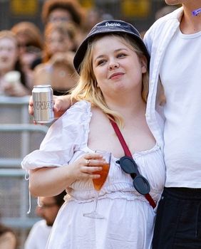 Nicola Coughlan u vezi je s Jakeom Dunnom