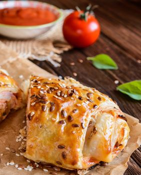 Lisnata savijača sa šunkom i sirom