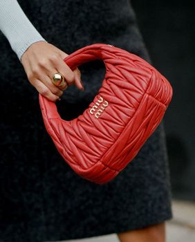 Efektna torbica podiže svako izdanje