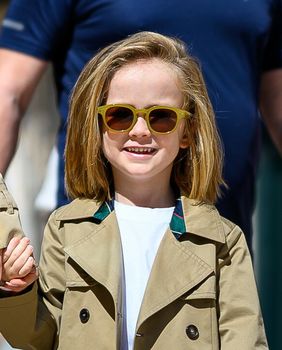 Maja Šuput sa sinom Bloomom u šetnji Stradunom - 6