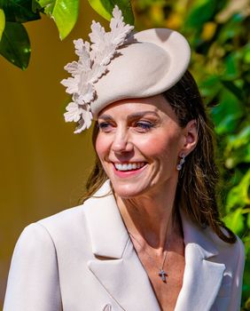 Catherine Middleton s obitelji na uskrsnoj misi - 7