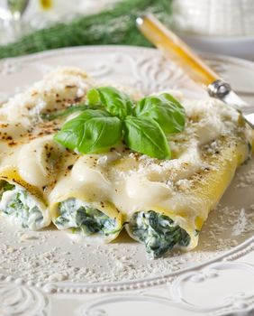 Kaneloni sa špinatom