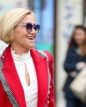 Ulična moda Zagreb vatreno crveni odjevni komadi 2026- - 1