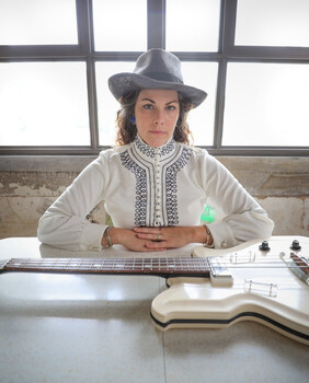 Amy LaVere u Vintage Industrial Baru 5. svibnja