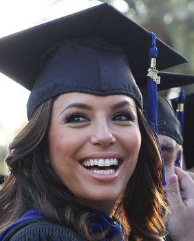 Eva Longoria magistrirala je 2013. godine