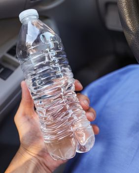 Voda u plastičnoj boci