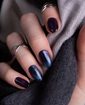 Tamnoplave manikure