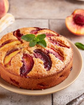 Kolač od jogurta s breskvama