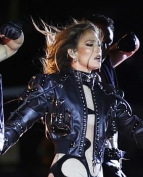 Jennifer Lopez u izdanju koje podsjeća na kultni Cherin kostim