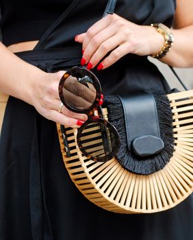 Crne hlače su svestrani klasik koji žene obožavaju nositi u svim prigodama