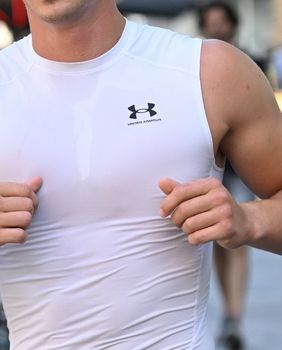 Mišićavi ljepotan sa zagrebačke špice u sportskom street style izdanju