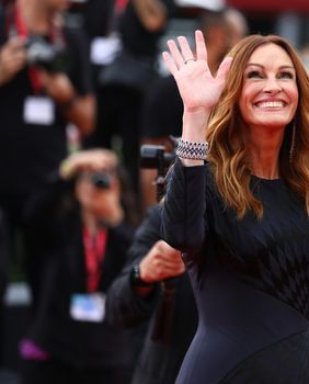 Julia Roberts u Versace haljini u Veneciji