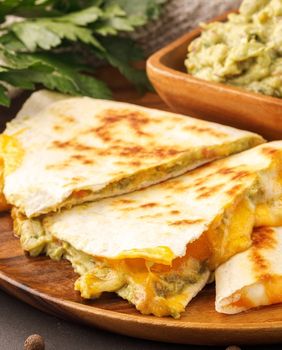 Quesadilla s piletinom i sirom