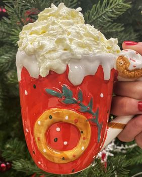 Čokoladni napitak s kavom i šlagom