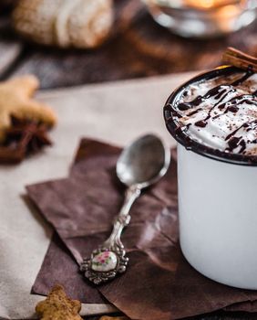 Topla čokolada s okusom medenjaka