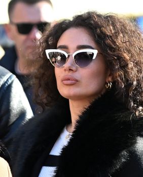 Street style izdanje ljepotice iz Zagreba s pletenom haljinom