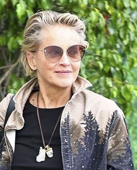 Sharon Stone u kožnatim hlačama i cipelama 'istrošenog' izgleda - 5