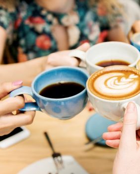 Umjetnost na šalici: Poklon koji će oduševiti svakog kavoljupca