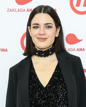 Mia Dimšić na humanitarnom kocentru Želim život