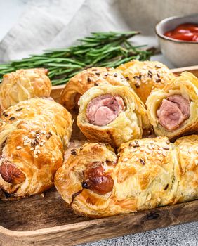 Lisnato tijesto s hrenovkama