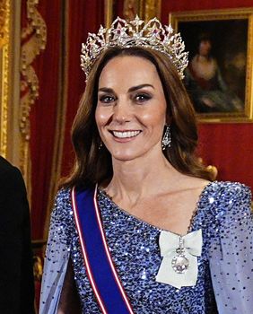 Catherine Middleton u svečanoj haljini britanske dizajnerice Jenny Packham - 5