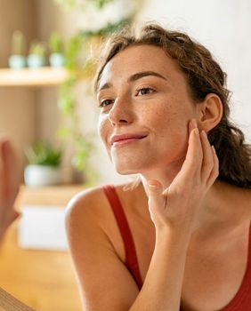 Našli smo dva proizvoda koja ciljaju podočnjake i bore te dubinski hidriraju kožu