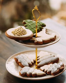 Minimalistički zlatno bijeli keksi