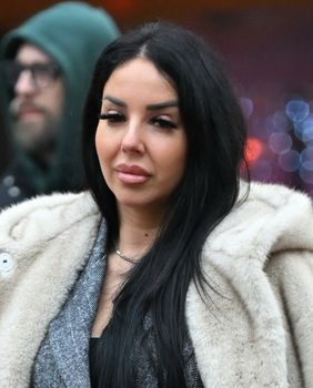 Ulična moda crnka u sakou predimenzionirane siluete Zagreb 2025. - 2