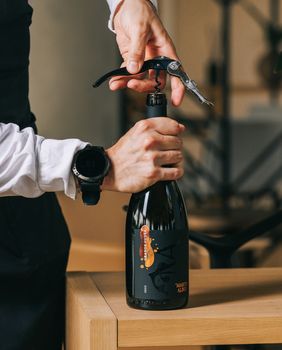 Za svakodnevni užitak i posebne prilike: Čaša slavonskog vina koju ćete poželjeti ponovno natočiti