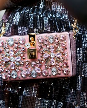 Glamurozna torbica bit će sjajan poklon za prijateljicu koja obožava ovaj modni dodatak